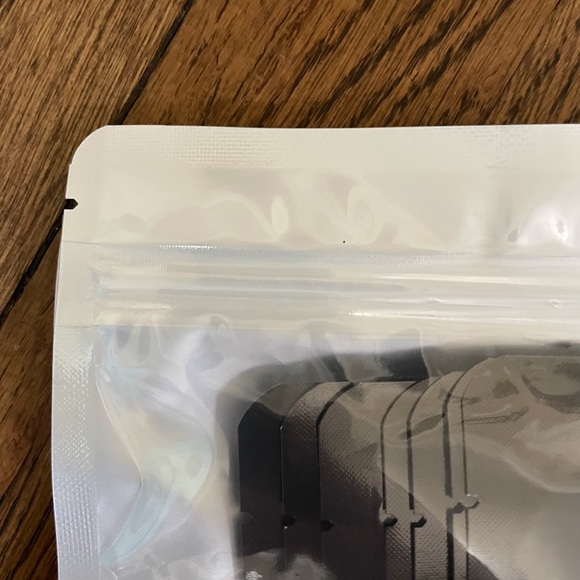 Lapcos set of 8 Charcoal Face Masks - Picture 4 of 4